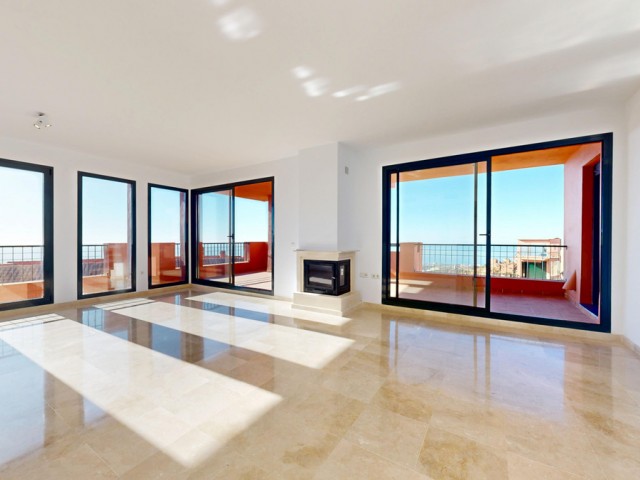 2 Bedrooms Apartment in Calahonda