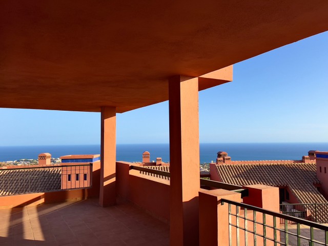 2 Bedrooms Apartment in Calahonda