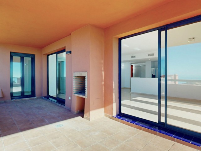 2 Bedrooms Apartment in Calahonda