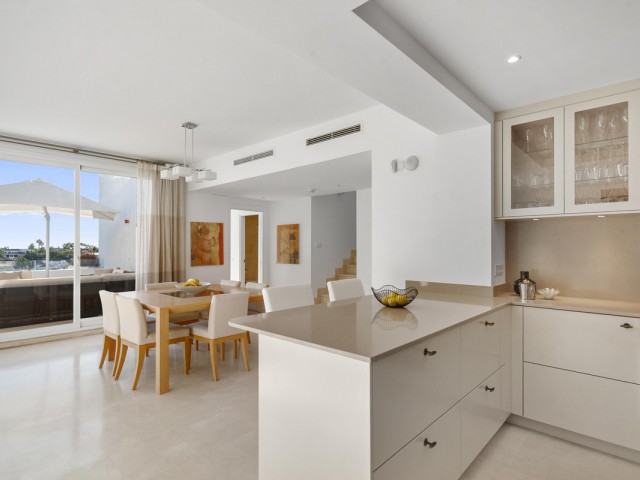 3 Bedrooms Apartment in Nueva Andalucía