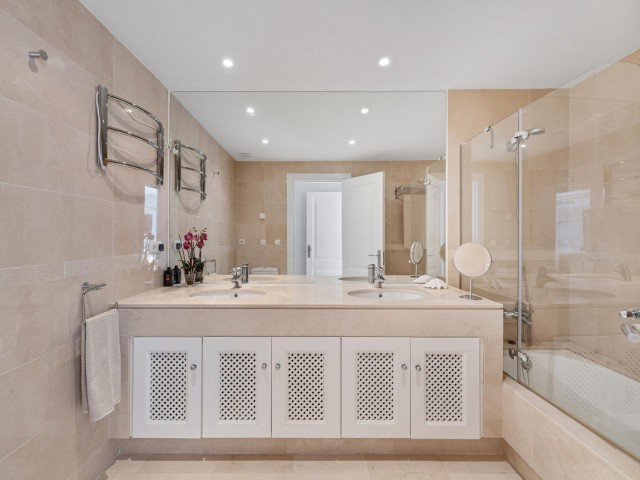 3 Bedrooms Apartment in Nueva Andalucía