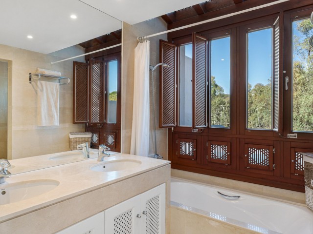 3 Bedrooms Apartment in Nueva Andalucía