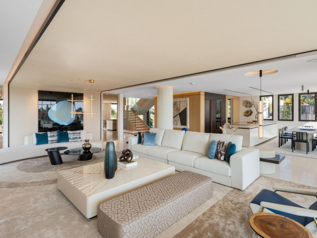 5 Bedrooms Villa in The Golden Mile