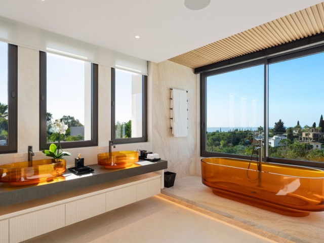 5 Bedrooms Villa in The Golden Mile