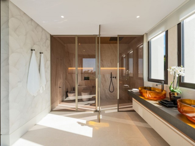 5 Bedrooms Villa in The Golden Mile