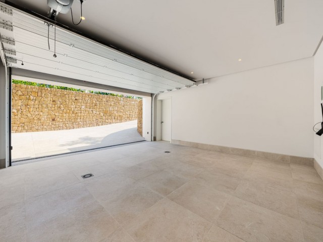 5 Bedrooms Villa in The Golden Mile