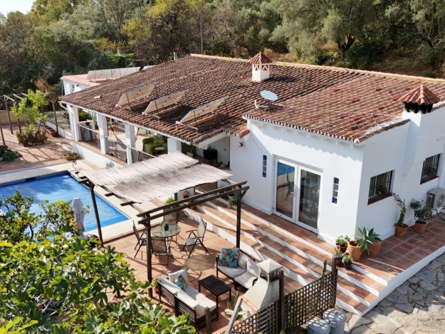 3 Soveroms Villa i Estepona