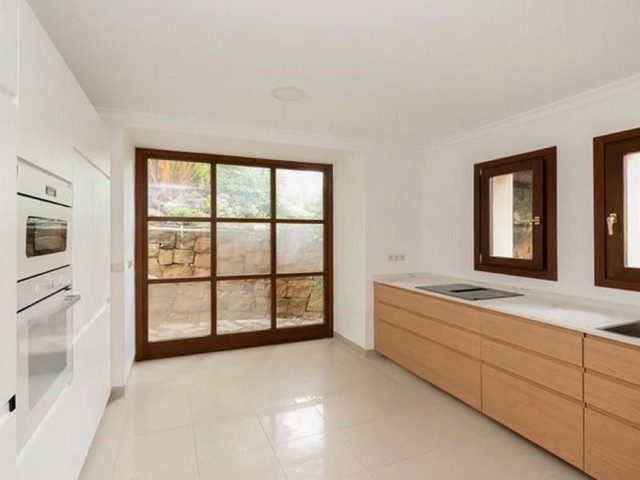 Villa avec 5 Chambres  à Nueva Andalucía