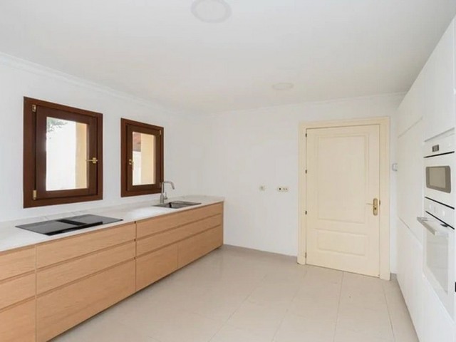 Villa avec 5 Chambres  à Nueva Andalucía