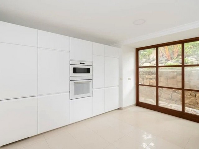 Villa avec 5 Chambres  à Nueva Andalucía