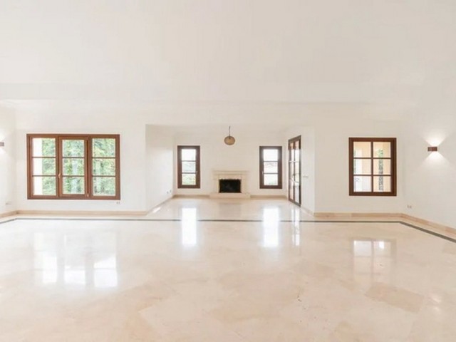 Villa avec 5 Chambres  à Nueva Andalucía