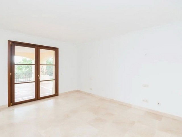 Villa avec 5 Chambres  à Nueva Andalucía