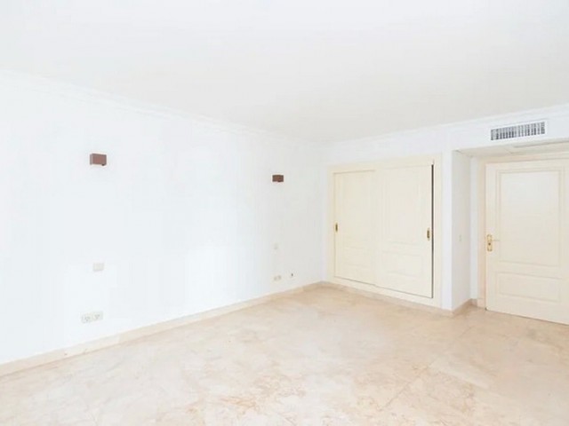 Villa avec 5 Chambres  à Nueva Andalucía