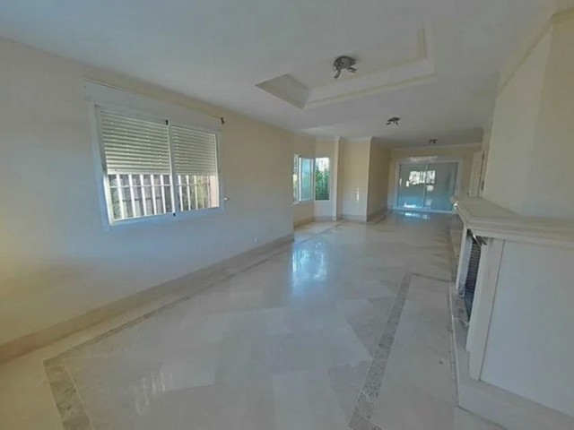 Villa con 5 Dormitorios  en Marbella