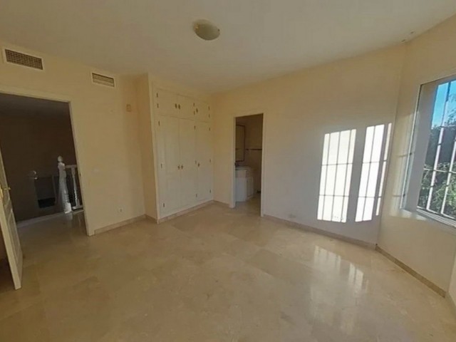 Villa con 5 Dormitorios  en Marbella