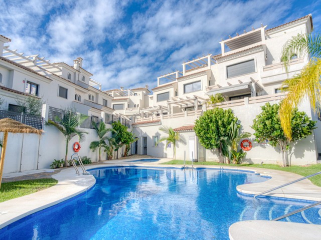 Maison mitoyenne avec 3 Chambres  à Estepona