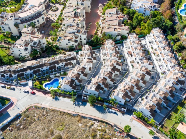 Maison mitoyenne avec 3 Chambres  à Estepona