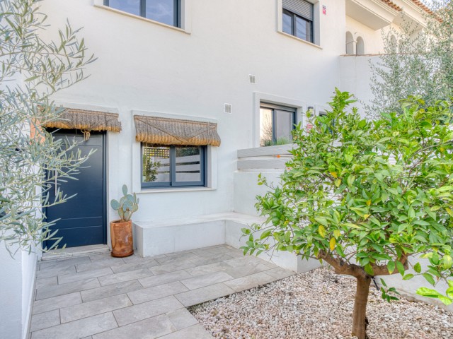Maison mitoyenne avec 3 Chambres  à Estepona