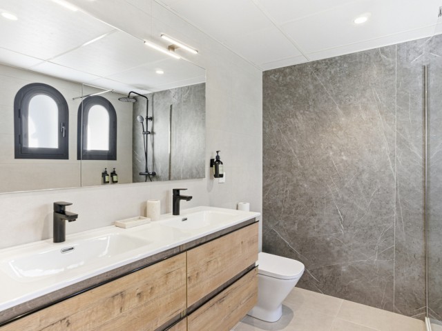 Maison mitoyenne avec 3 Chambres  à Estepona