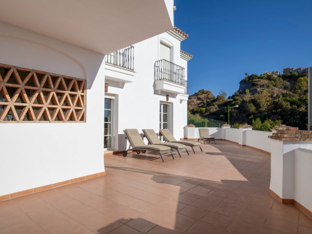 3 Bedrooms Apartment in Benahavís