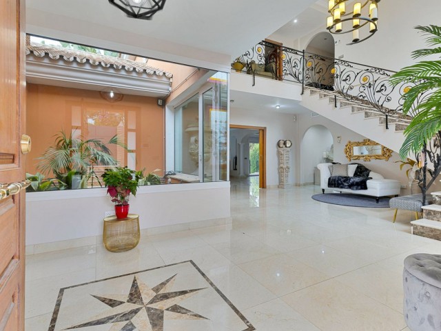 6 Bedrooms Villa in Benalmadena Costa