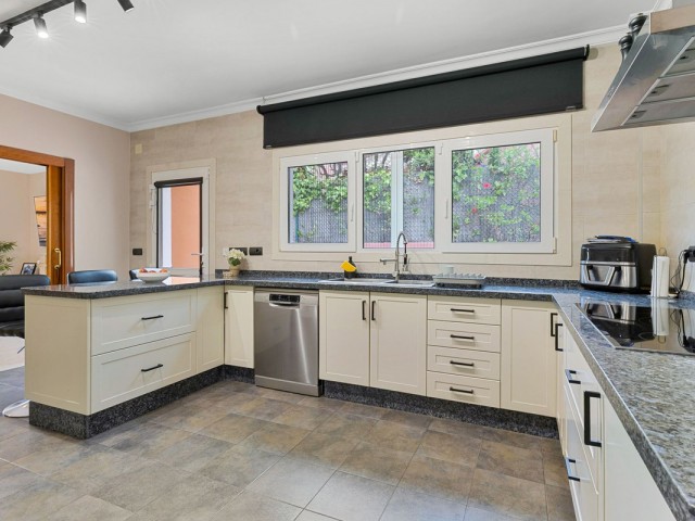 6 Bedrooms Villa in Benalmadena Costa