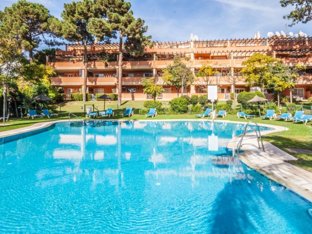 2 Bedrooms Apartment in Elviria