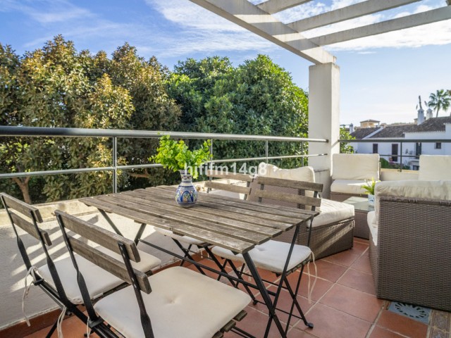 2 Bedrooms Apartment in Nueva Andalucía