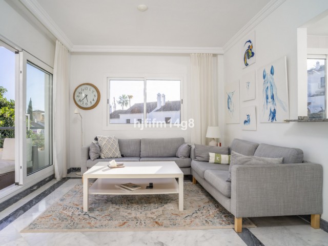 2 Bedrooms Apartment in Nueva Andalucía