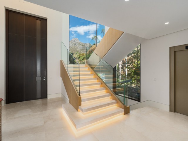 Villa avec 5 Chambres  à The Golden Mile