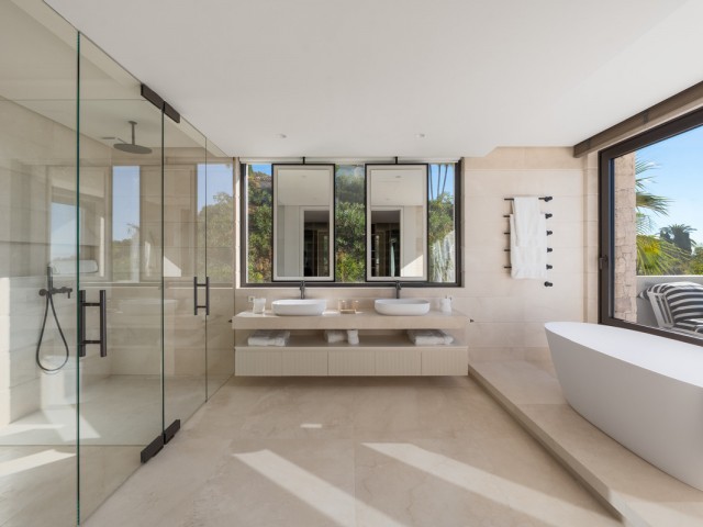 Villa avec 5 Chambres  à The Golden Mile