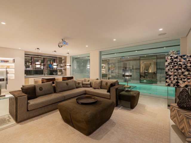 Villa avec 5 Chambres  à The Golden Mile