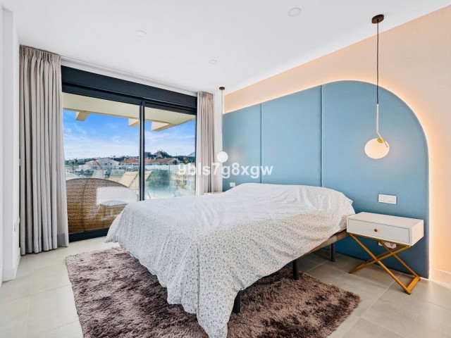 Ático con 3 Dormitorios  en New Golden Mile