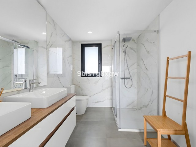 Ático con 3 Dormitorios  en New Golden Mile