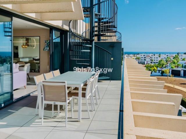 Ático con 3 Dormitorios  en New Golden Mile