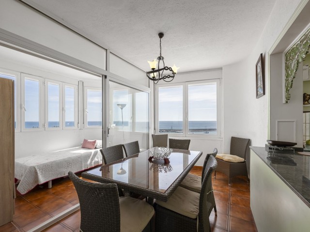 Apartamento con 2 Dormitorios  en Estepona