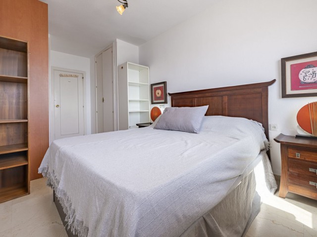 Apartamento con 2 Dormitorios  en Estepona