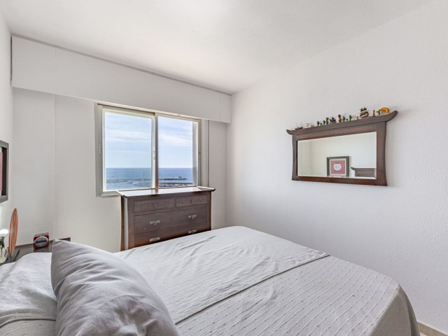 Apartamento con 2 Dormitorios  en Estepona