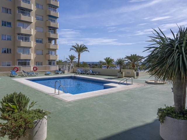 Apartamento con 2 Dormitorios  en Estepona