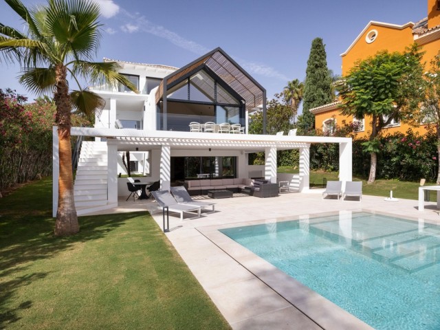 6 Slaapkamer Villa in Nueva Andalucía