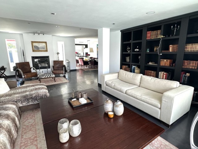 6 Bedrooms Villa in Guadalmina Baja