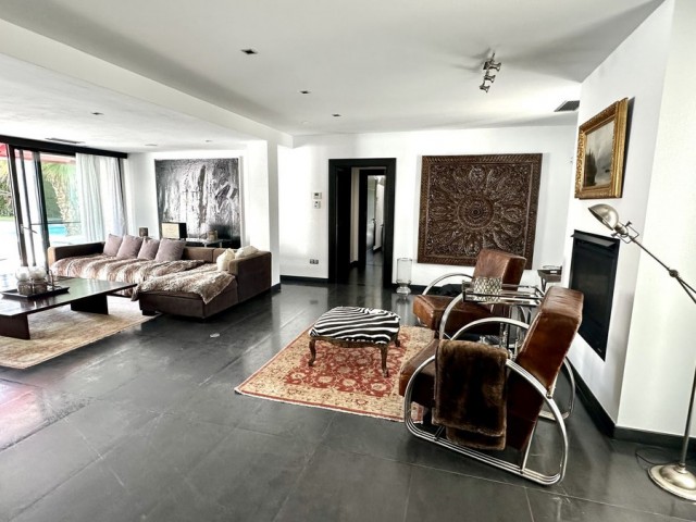 6 Bedrooms Villa in Guadalmina Baja