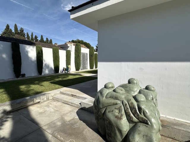 6 Bedrooms Villa in Guadalmina Baja