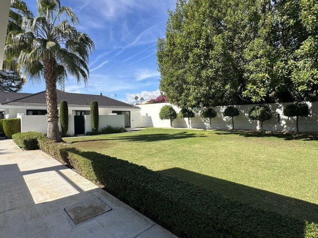 6 Bedrooms Villa in Guadalmina Baja