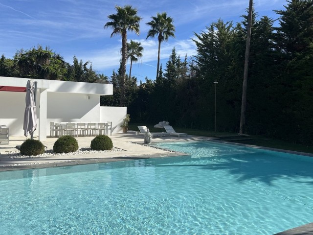6 Bedrooms Villa in Guadalmina Baja