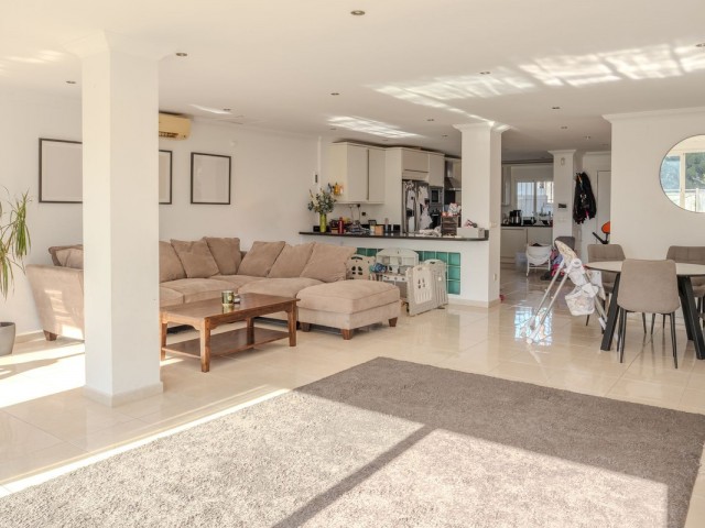 5 Slaapkamer Villa in Nueva Andalucía