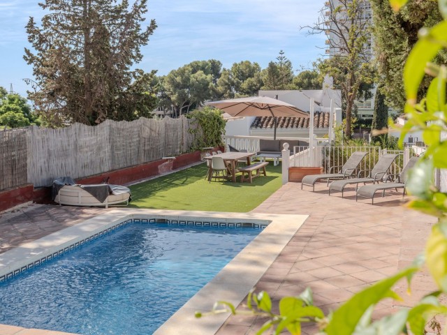 5 Bedrooms Villa in Nueva Andalucía