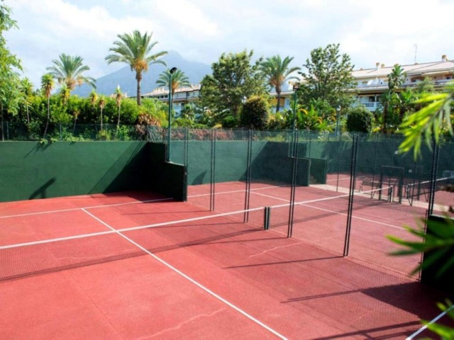 2 Bedrooms Apartment in Nueva Andalucía