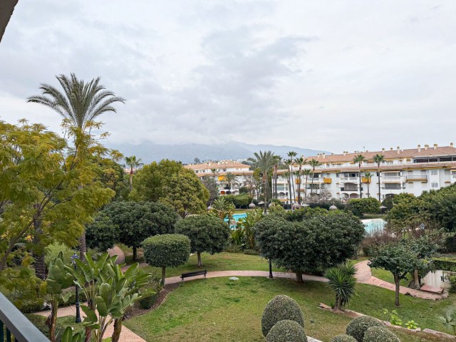 2 Bedrooms Apartment in Nueva Andalucía