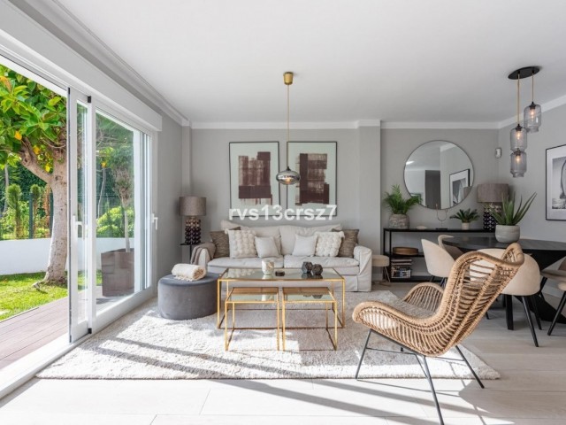 4 Bedrooms Apartment in Nueva Andalucía